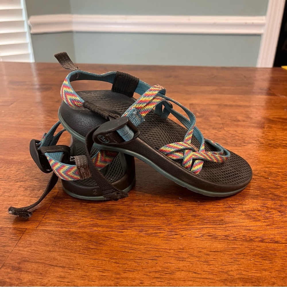 Kids Chacos blue rainbow Colorful Strappy Sandals size 2